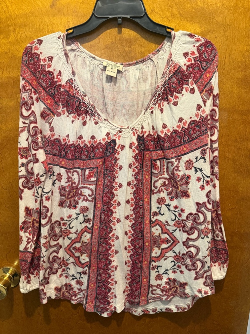 Lucky brand long sleeve pink/white floral paisley vneck blouse size M